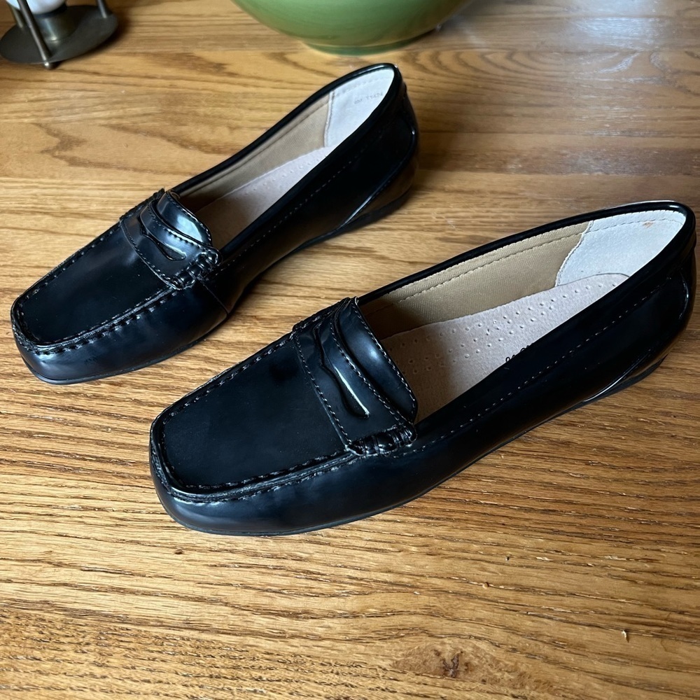 Trotters Shoes Women's 6 Comfort Shoes Black  Slip On Loafer Square Toe